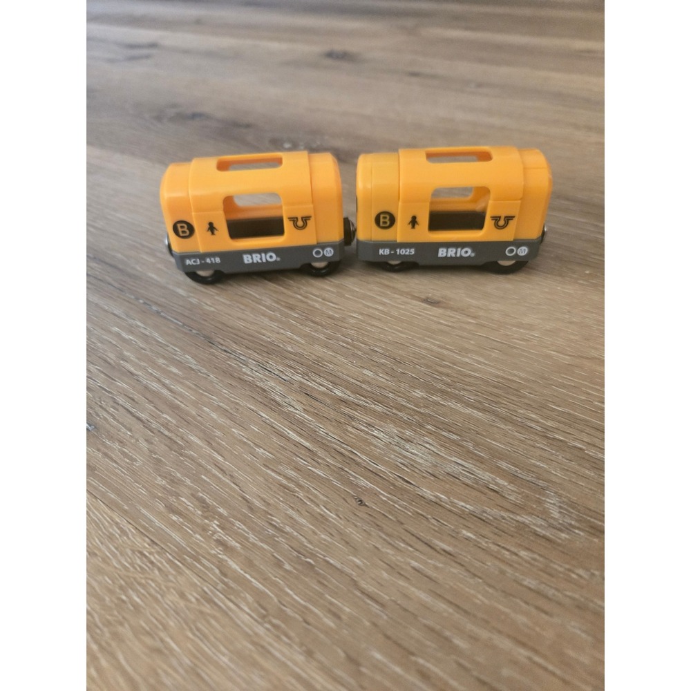 Brio Yellow Subway Train Cars Magnetic Wooden Railway KB-1025 ACJ-418 Set of 2